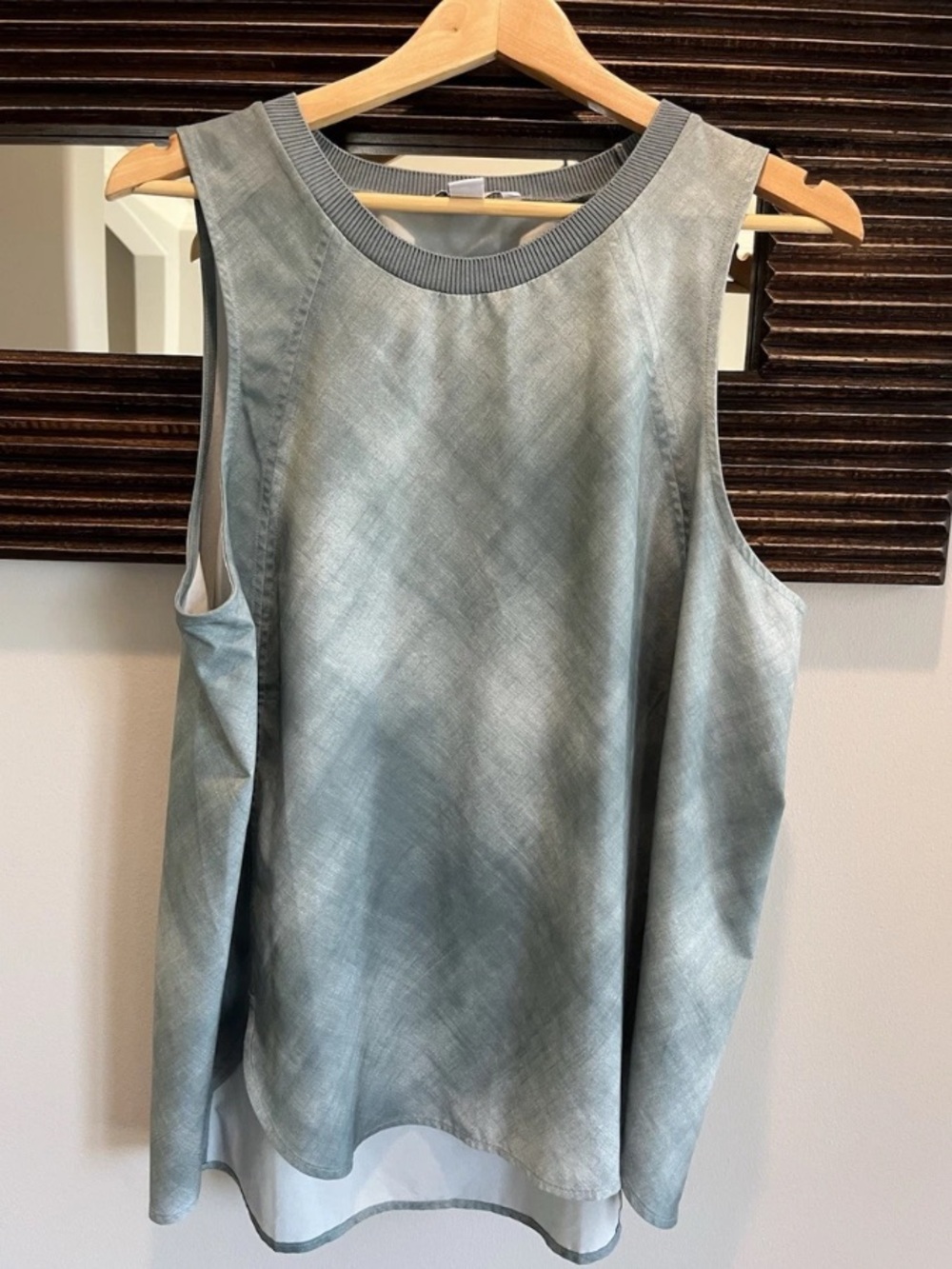 Athleta Zephyr Lightweight Sleeveless Tank Top Green Silver Print XL